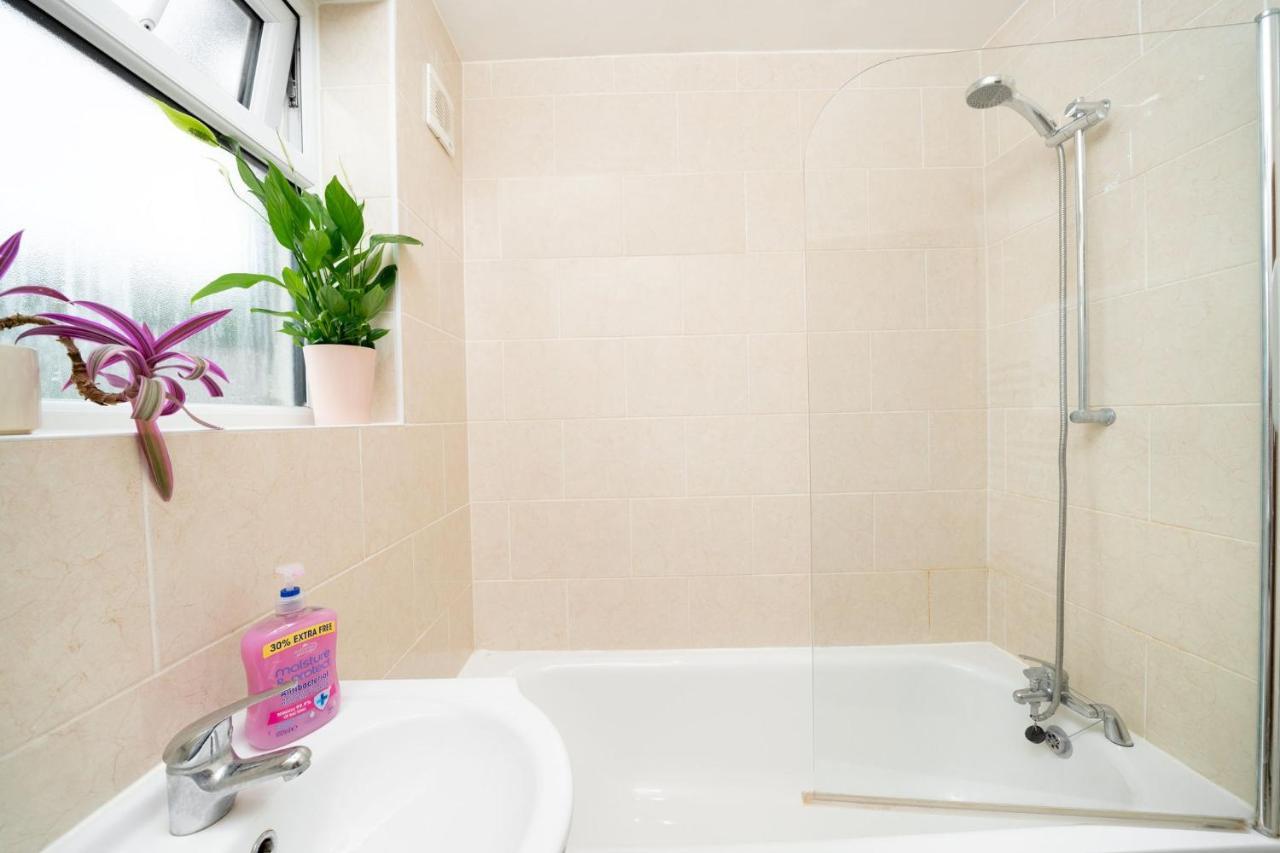 F5 Private Double Room London Eksteriør billede